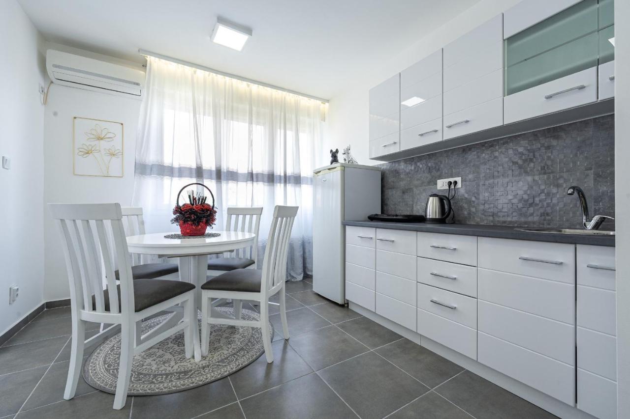 Clock Tower Lux Apartment Podgorica Eksteriør billede